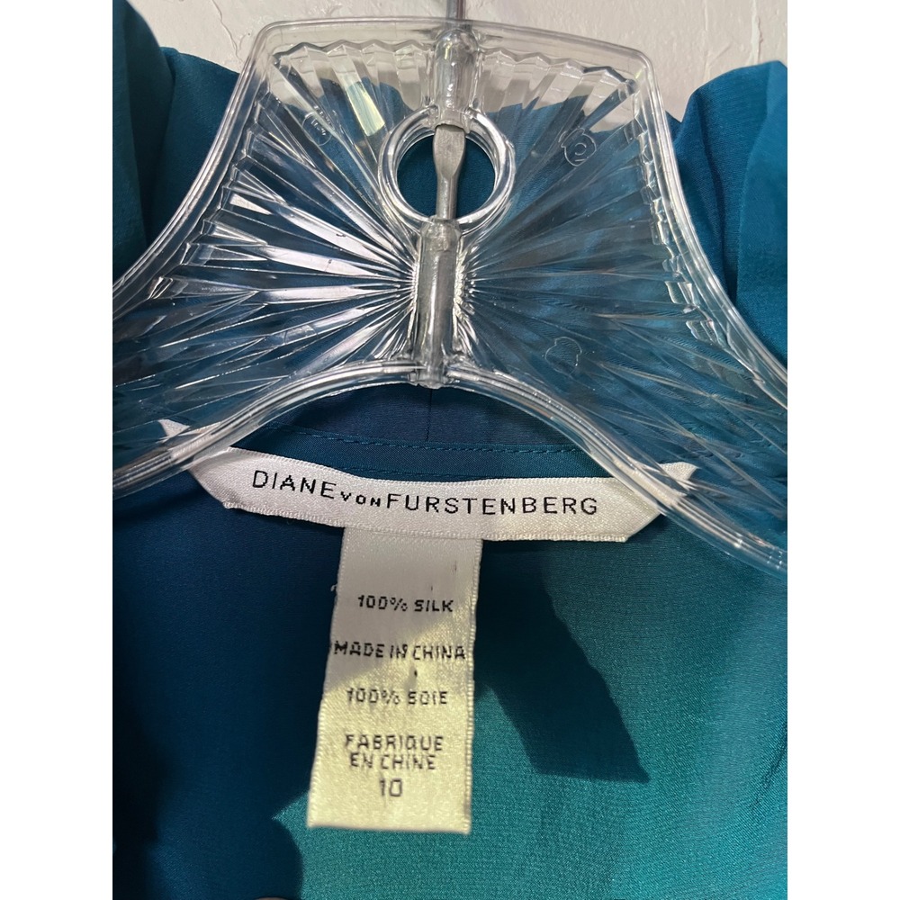 DIANE VON FURSTENBERG Silk Teal Ruffle Front Wrap‎ Blouse Size 10 - Picture 2 of 5